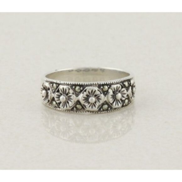 Sterling Silver Flower and Marcasite Band Ring Size 7 3/4 - Picture 1 of 7